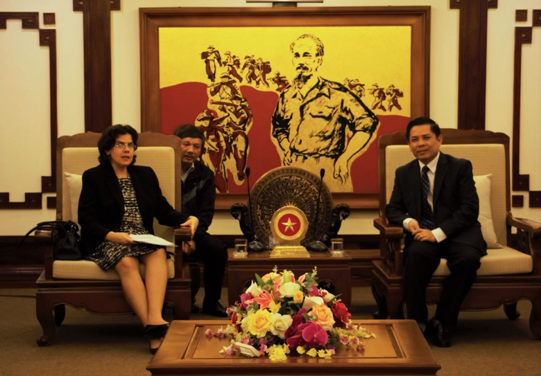 Bo-truong-GTVt-Nguyen-Van-The-tiep-dai-su-Cuba