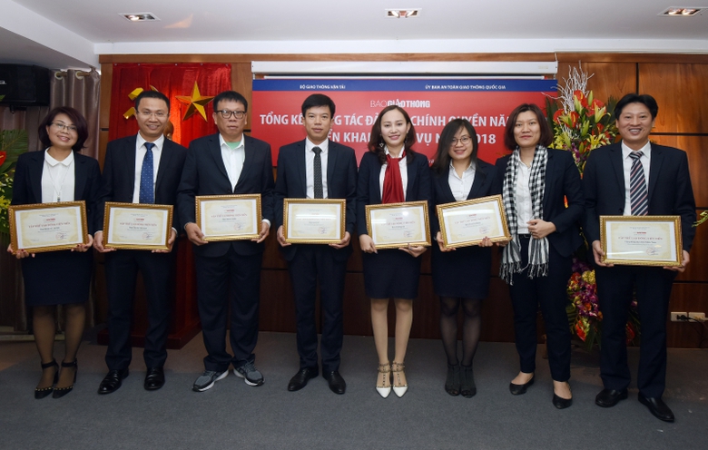 C&aacute;c ban, văn ph&ograve;ng ho&agrave;n th&agrave;nh xuất sắc nhiệm vụ