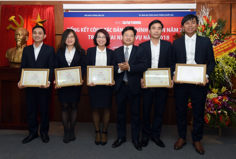 C&aacute;c c&aacute; nh&acirc;n c&oacute; th&agrave;nh t&iacute;ch tốt trong c&ocirc;ng t&aacute;c được 
