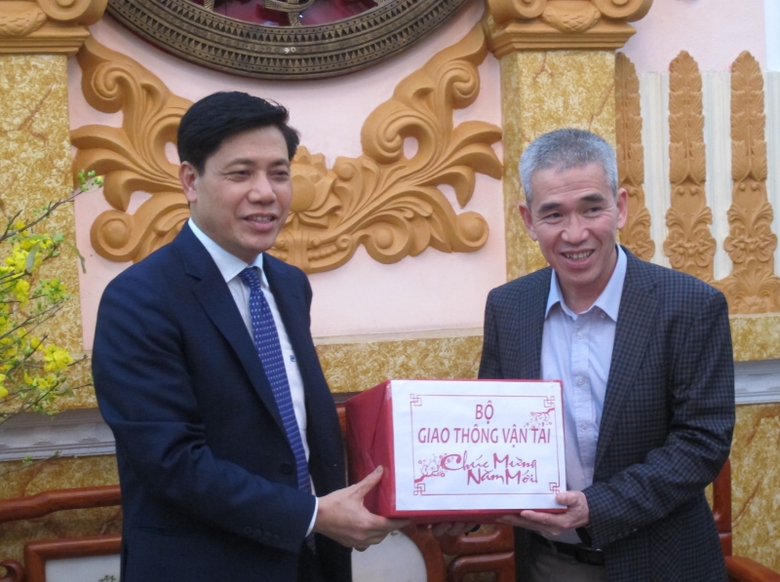 thu-truong-Bo-GTVT-Nguyen-Ngoc-Dong-chuc-tet-ga-Ha