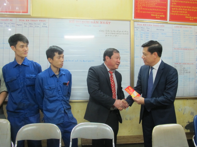 thu-truong-Bo-GTVT-Nguyen-Ngoc-Dong-chuc-tet-ga-Ha