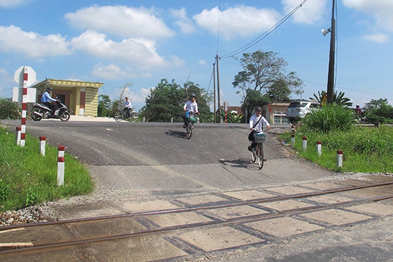 duong-ngang-bien-bao-o-Quang-Tri