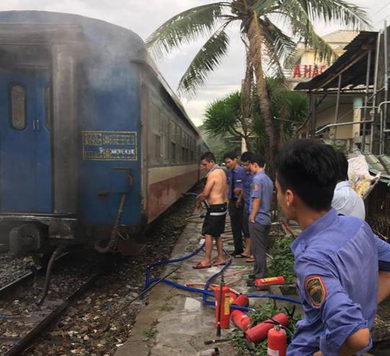 chap-dien-toa-xe-tau-NH1