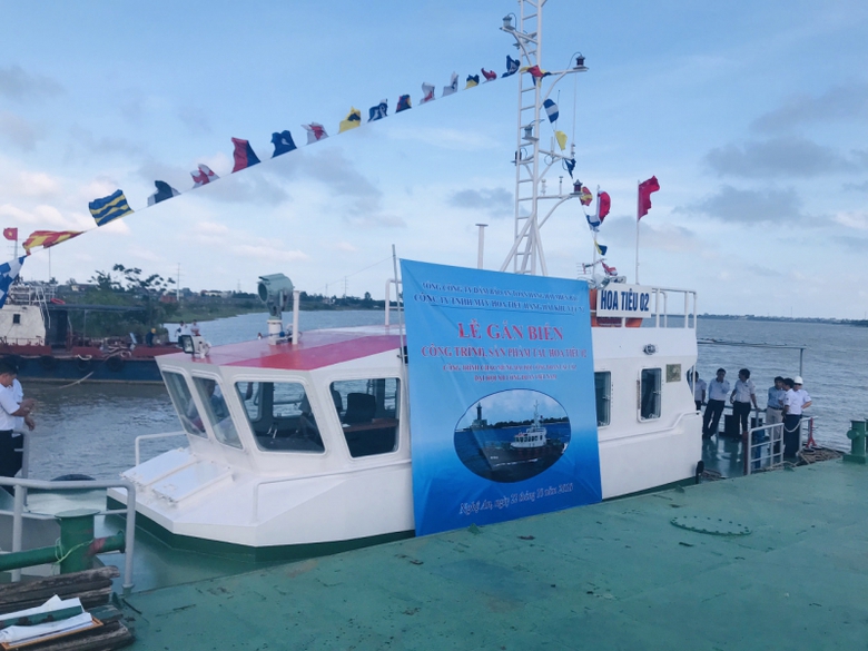 tau-Hoa-tieu-02-gan-bien-cong-trinh-chao-mung-Dai-