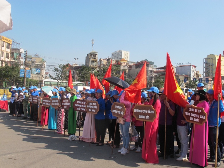 ra-quan-moi-truong-duong-sat1