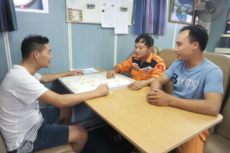 ben-trong-tau-SAR-(4)