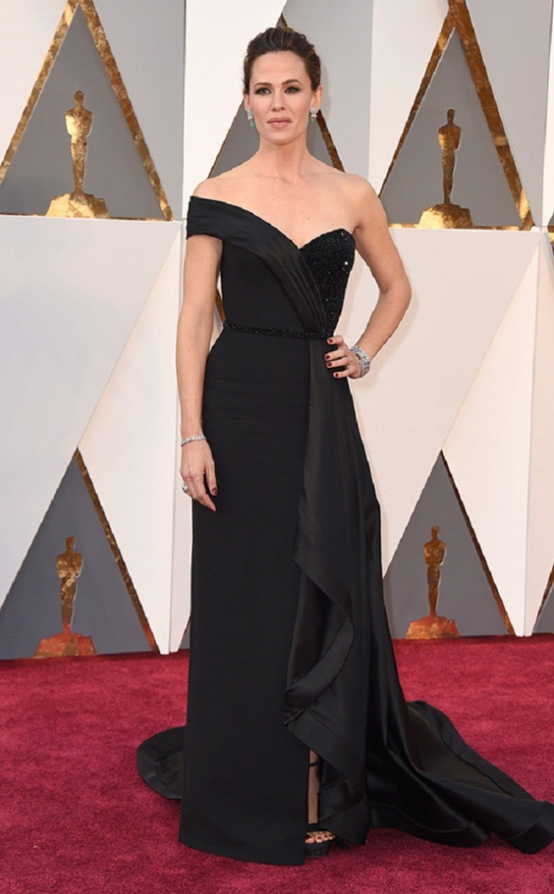 rs-634x1024-160228162617-634-jennifer-garner-2016-