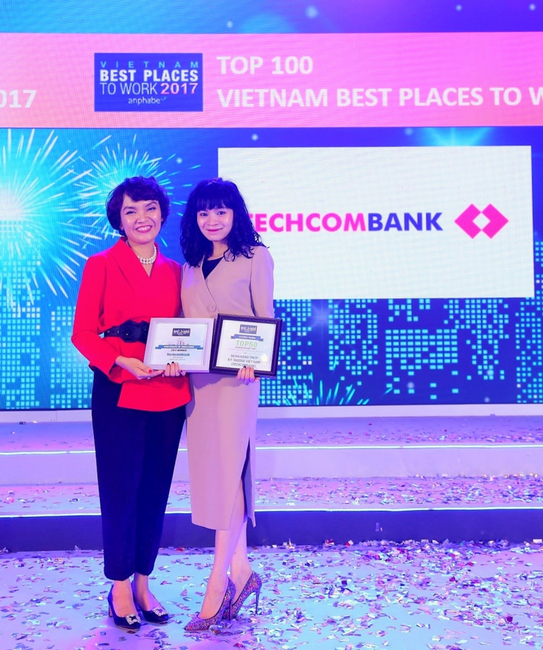 22.3 b&agrave; Phạm Vũ Minh Đan (phải ) &ndash; Gi&aacute;m đốc Khối Q