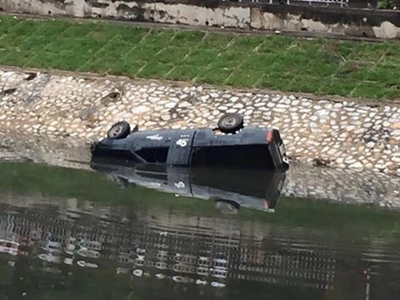 xe-o-to-lao-xuong-song