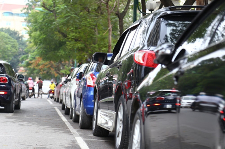 ha-noi-thu-tien-giu-xe-qua-dtđ