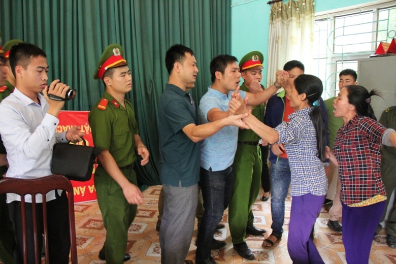 nao-loan-tai-buoi-xin-loi-cong-khai-tu-tu-han-duc-