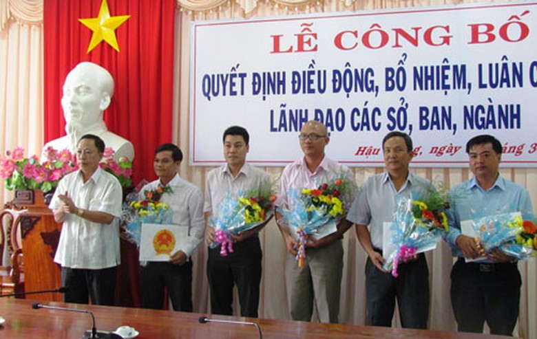 luan-chuyen-can-bo-Hau-Giang