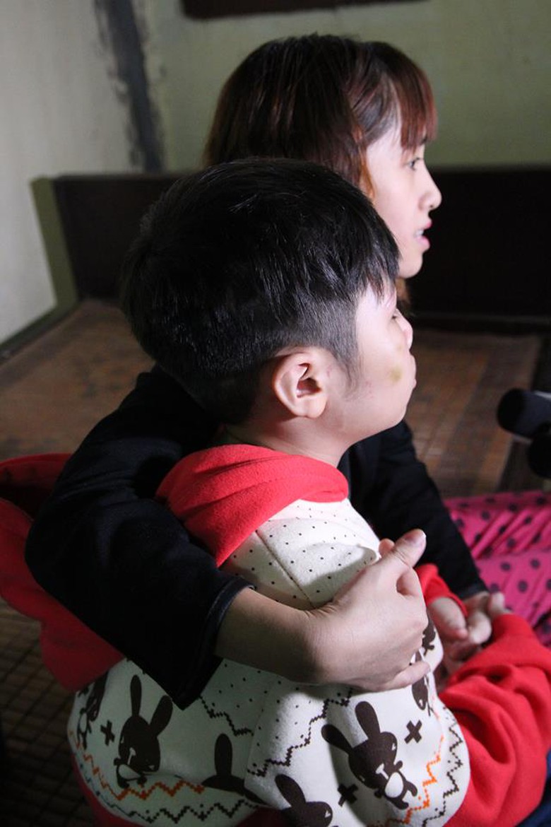 be-trai-bi-bo-bao-hanh