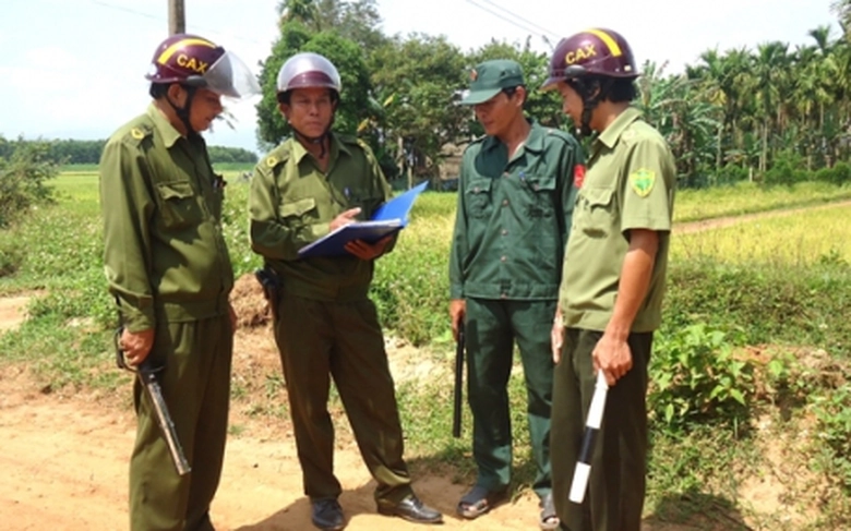 cong-an-xa-duoc-trang-bi-vu-khi-quan-dung