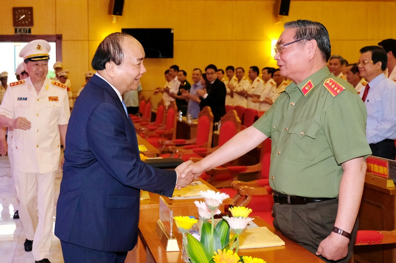 Thu tuong tham hoi dong chi Le Hong Anh 