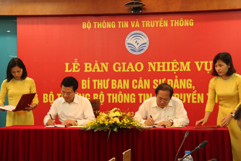 ban-giao-bo-truong-tttt