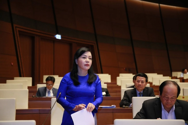 Bo truong Bo Y te Nguyen Thi Kim Tien tra loi mot 
