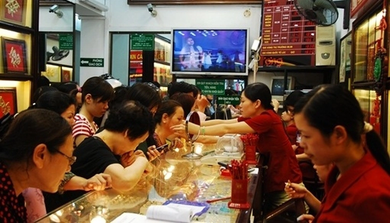 nam-2015-nguoi-cam-vang-mat-bao-nhieu