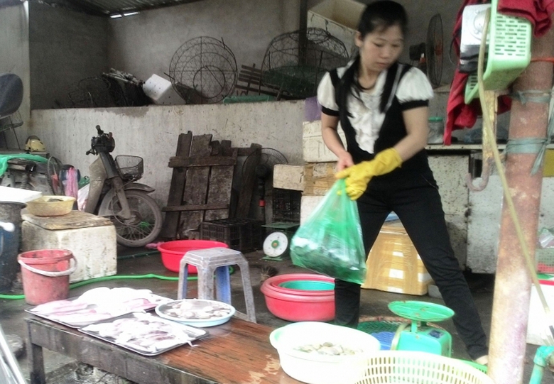 Cho-e-hang-sieu -thi-vang-khach-ngay-1-5