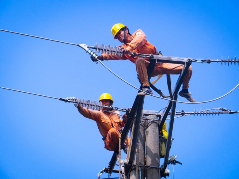 Nang-nong-nguoi-Ha-Noi-dung-dien-cao-chua-tung-tha