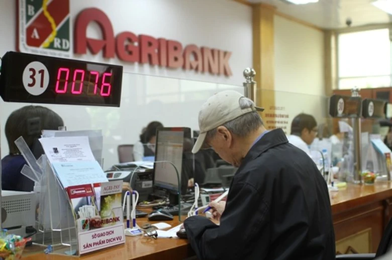 400-tai-khoan-agribank-bi-rut-tien