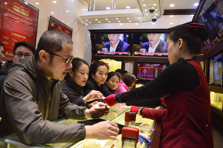 gia-vang-hom-nmay-14-12-2018-trai-chieu-chenh-lech