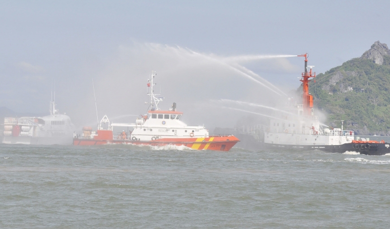 dien-tap-cuu-nan-tau-khach-bi-tau-ca-dam-hong