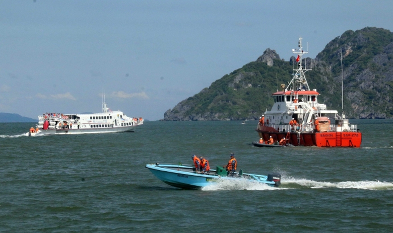 dien-tap-cuu-nan-tau-khach-bi-tau-ca-dam-hong2