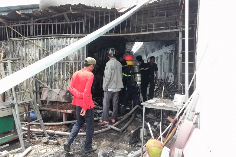 chay-lon-kem-tho-nhieu-tieng-no-trong-khu-dan-cu2