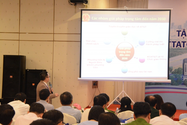 tap-huan-ve-dam-bao-trat-tu-atgt-trong-khu-cum-con