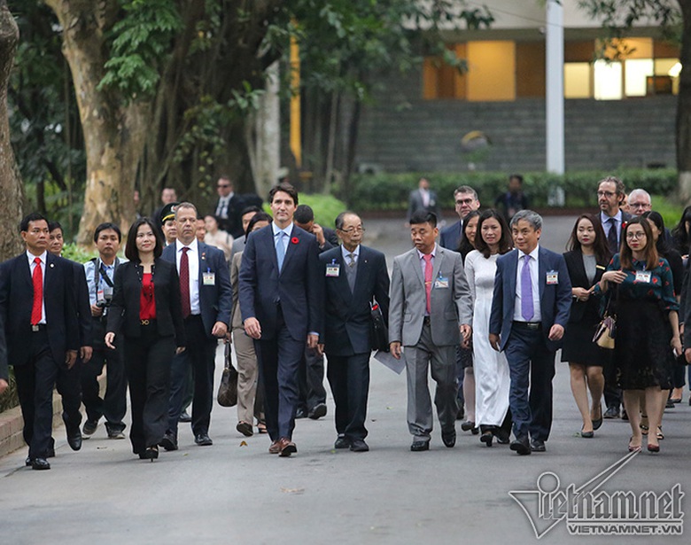 thu-tuong-canada-cho-ca-an-tai-khu-nha-san-bac-ho-