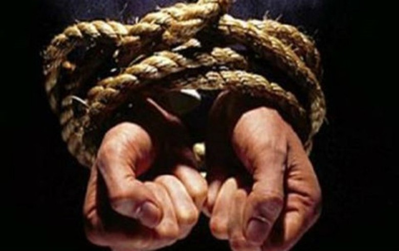 bang-nhom-gia-cong-an-bat-coc-nguoi-nuoc-ngoai-nha