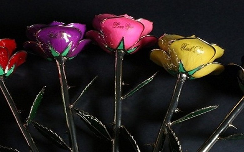 Hoa hồng sơn m&agrave;i d&aacute;t v&agrave;ng 24k