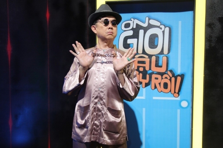 truong-giang-om-hon-ban-dien-3