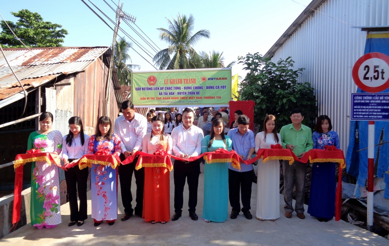 Vietbank t&agrave;i trợ x&acirc;y cầu b&ecirc; t&ocirc;ng tại S&oacute;c Trăng