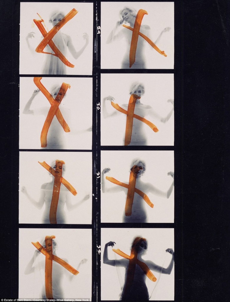 Những bức ảnh bị ch&iacute;nh Marilyn Monroe gạch ch&eacute;o kh