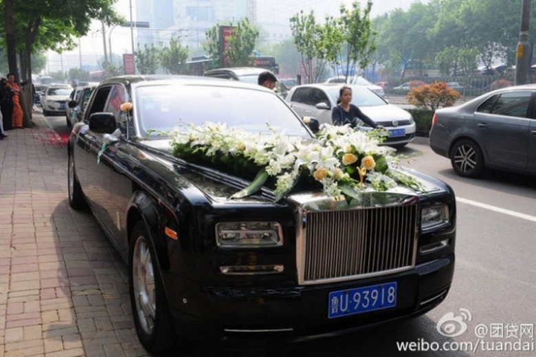 Chiếc Phantom si&ecirc;u sang d&ugrave;ng để đ&oacute;n c&ocirc; d&acirc;u