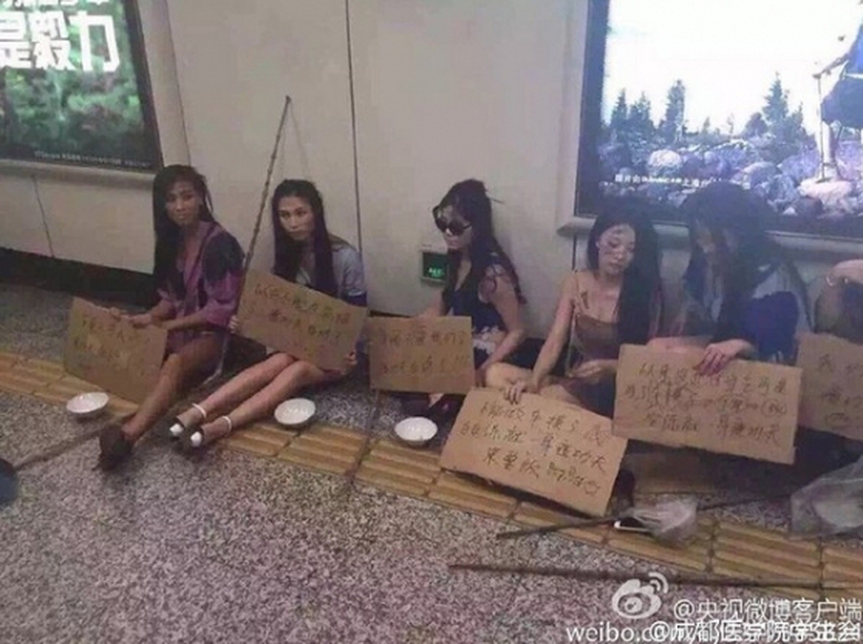 Cuộc biểu t&igrave;nh diễn ra tại nh&agrave; ga 