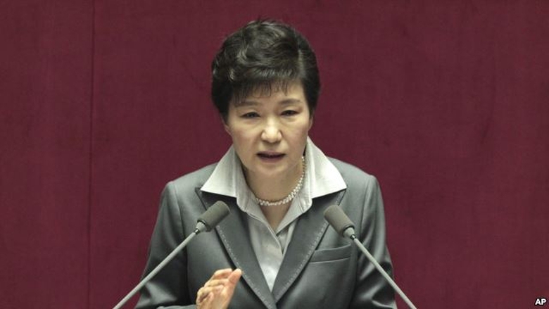 Tổng thống Park Geun Hye trực tiếp theo d&otilde;i cuộc t