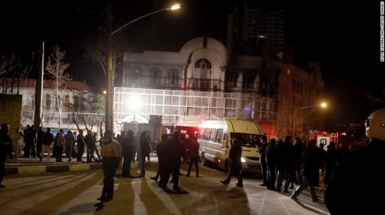 Cảnh sát tại Đại sứ quán cho biết, nhiề