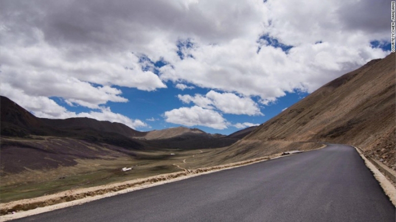 D&ugrave; đ&oacute;ng cửa bi&ecirc;n giới với kh&aacute;ch nước 