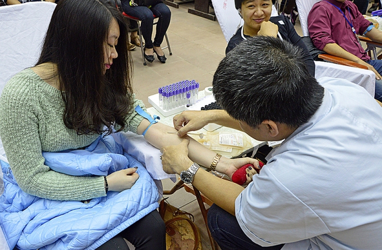 Đoàn viên Báo Giao thông tham gia hiến máu