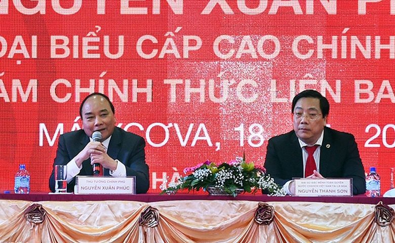 Thủ tướng Nguyễn Xu&acirc;n Ph&uacute;c gặp mặt cộng đồng người
