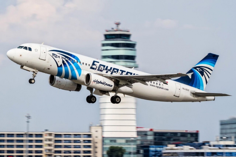 T&igrave;m thấy hộp đen m&aacute;y bay EgyptAir rơi xuống Địa Tr