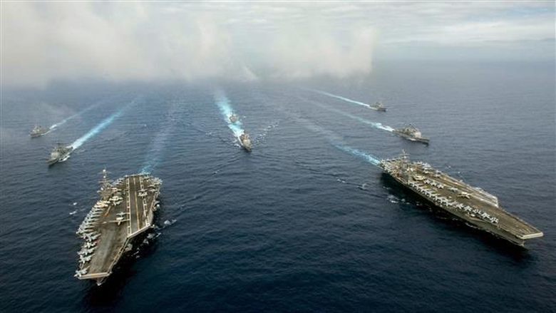 T&agrave;u s&acirc;n bay USS John C. Stennis (tr&aacute;i) c&ugrave;ng ca