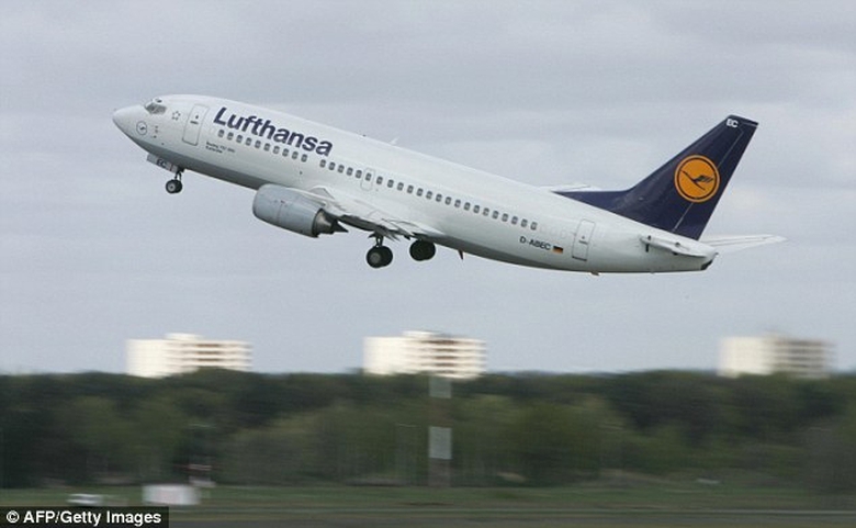 Một m&aacute;y bay của h&atilde;ng h&agrave;ng kh&ocirc;ng Lufthansa p
