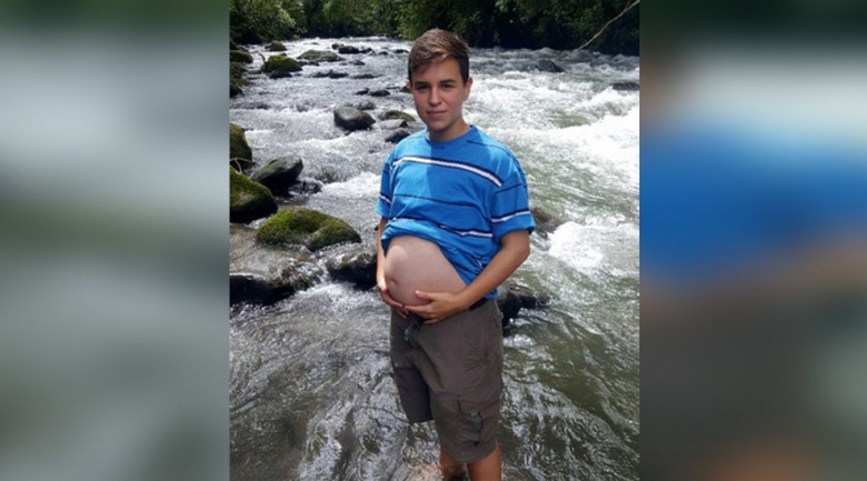 Thay v&igrave; l&agrave;m cha, l&agrave;m chồng, Fernando mang b&acirc;