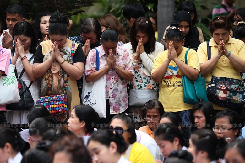 Hàng nghìn người dân kéo tới chật ních