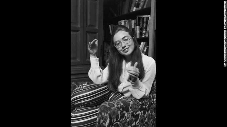 B&agrave; Clinton trước khi kết h&ocirc;n với &ocirc;ng Bill Clinton.