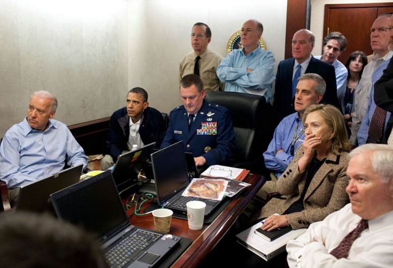 &Ocirc;ng Obama c&ugrave;ng c&aacute;c th&agrave;nh vi&ecirc;n an ninh quốc gia gi&aacute;
